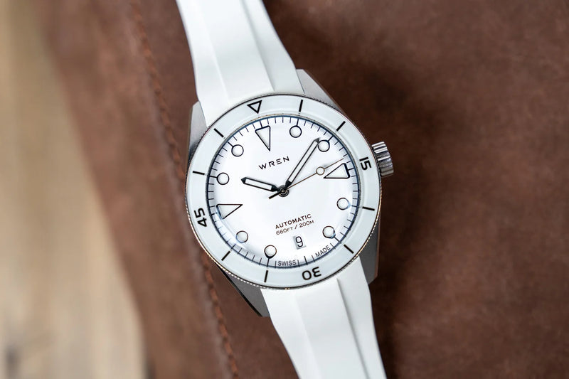 Choice of FKM Rubber Strap in Black or White